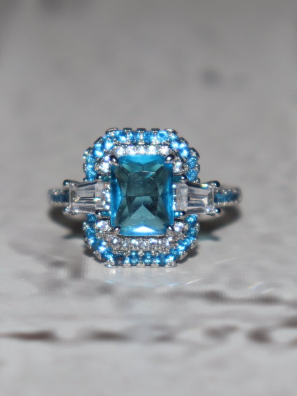 💙 Silver Blue Gemstone Halo Ring · Size 9.5 Emerald‑cut center · Blue halo